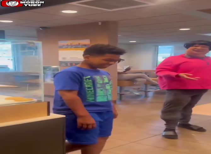 Video :McDonald's receives a complaint from an odd woman (or man)